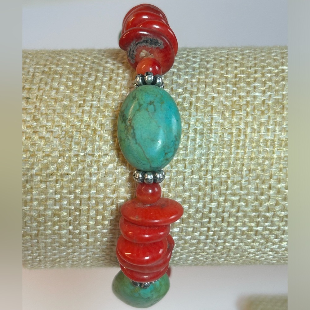 Oval Turquoise and red coral desk bead e Bracelet on stretchy cord